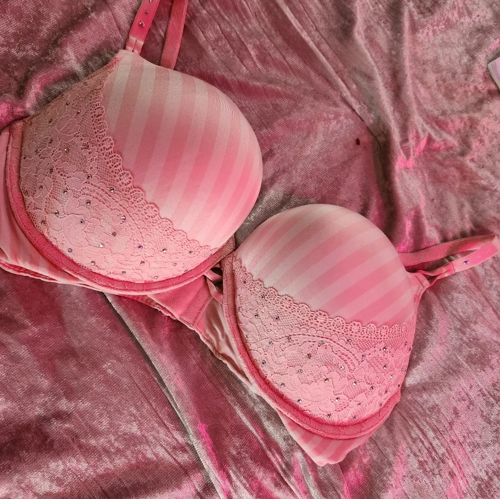 Victoria Secrets bra - Picture 2 of 2